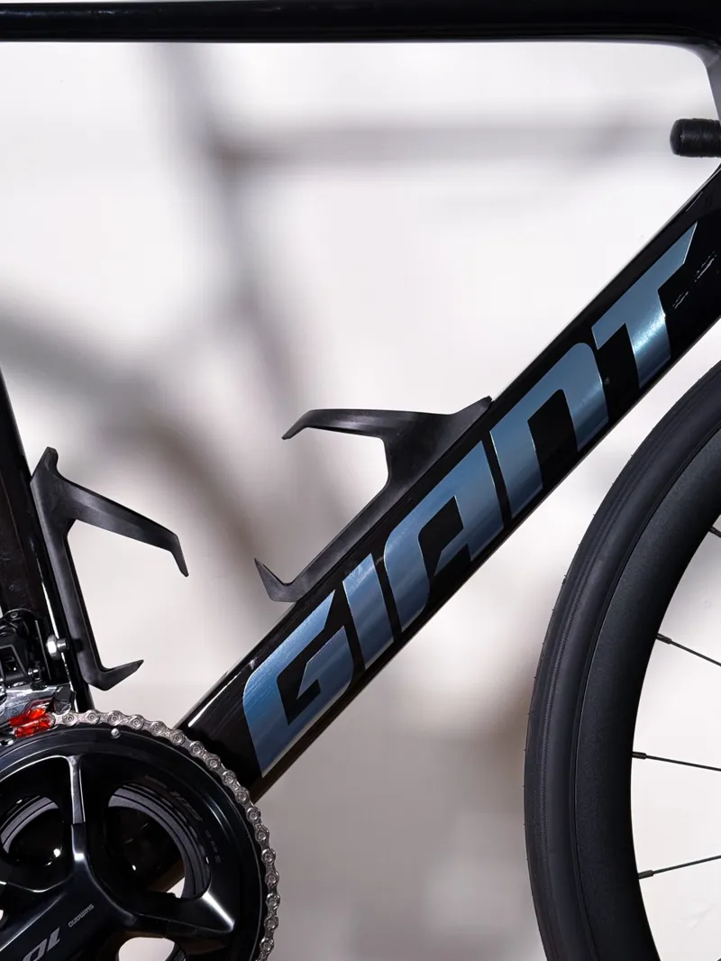 Giant Propel Advanced 2 Road Bike In Gloss Carbon Smoke-2