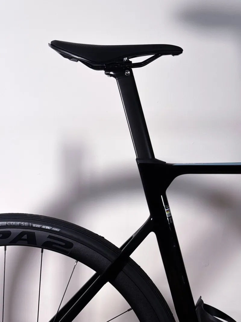 Giant Propel Advanced 2 Road Bike In Gloss Carbon Smoke-1