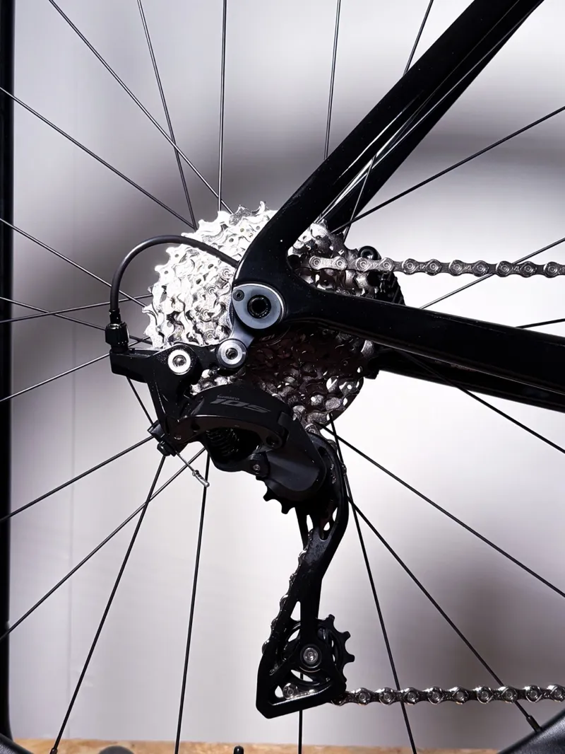 Giant Propel Advanced 2 Road Bike In Gloss Carbon Smoke-3