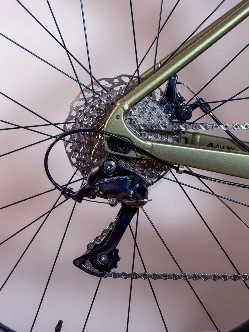 Giant Revolt 2 Gravel Bike in Bay Leaf-4