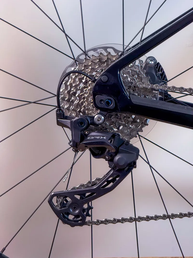 Giant Revolt Advanced 2 Gravel Bike In Gloss Carbon-6