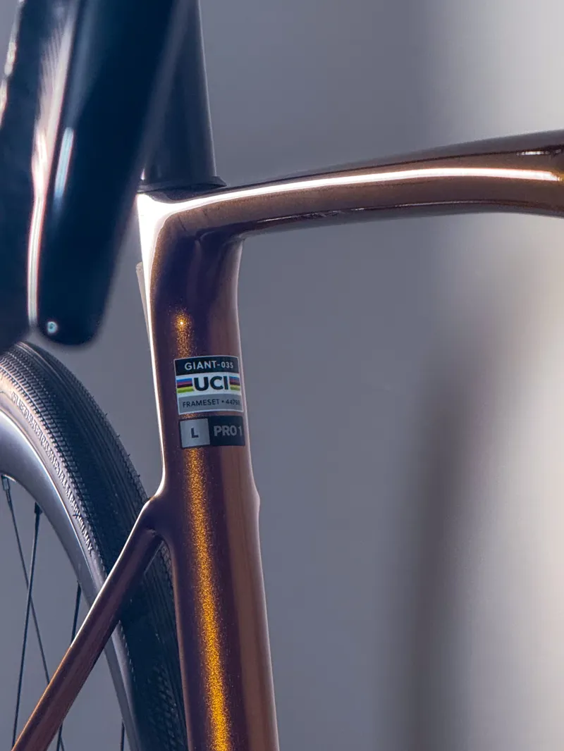 Giant Defy Advanced Pro 1 Road Bike In Gloss Meteor Storm-3