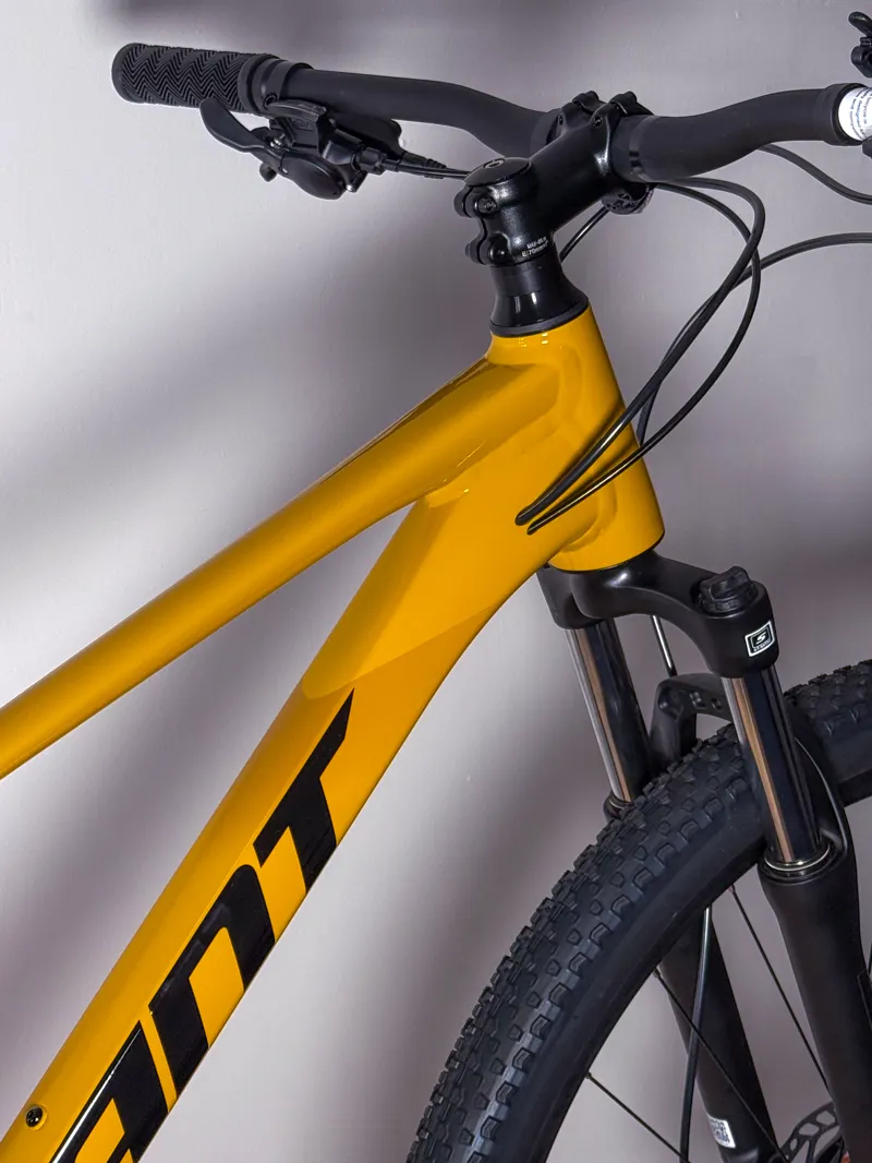 Giant Talon 3 29 Mountain Bike In Gloss Beeswax-3