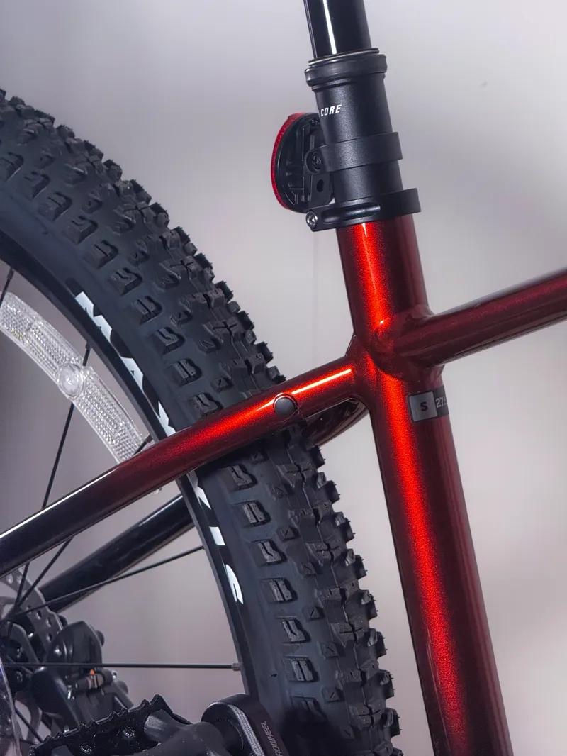 Giant Talon 2 27.5 Mountain Bike In Pure Red-3