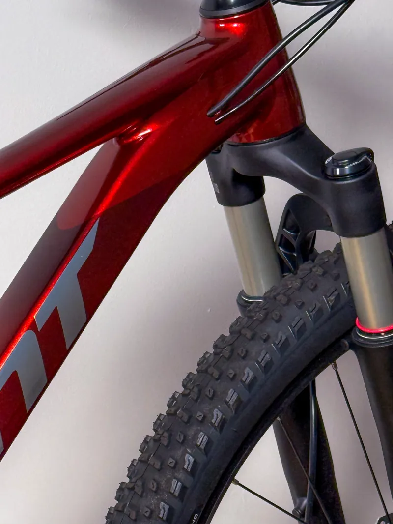 Giant Talon 2 27.5 Mountain Bike In Pure Red-4