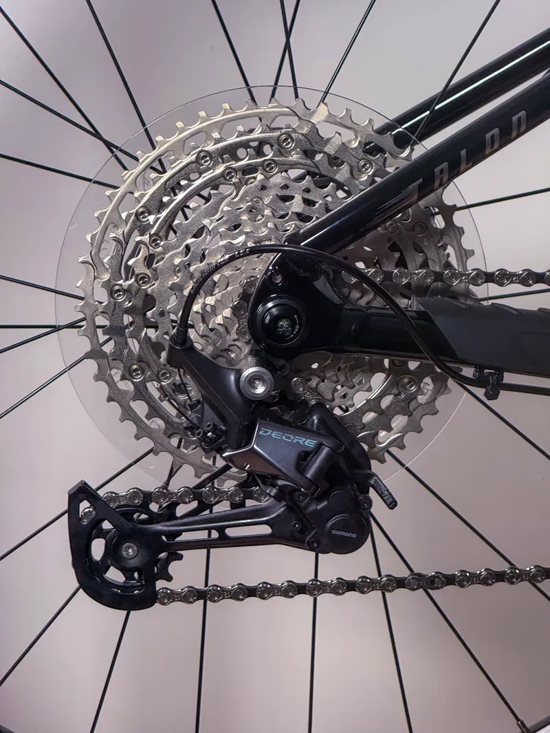 Giant Talon 2 27.5 Mountain Bike In Pure Red-6