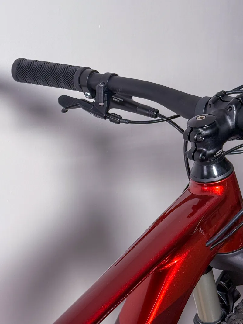 Giant Talon 2 27.5 Mountain Bike In Pure Red-8