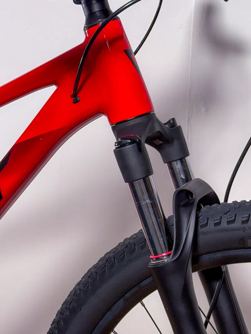 Giant Talon 2 29 Mountain Bike In Pure Red-2