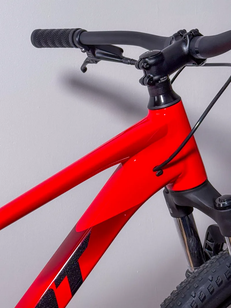 Giant Talon 2 29 Mountain Bike In Pure Red-3